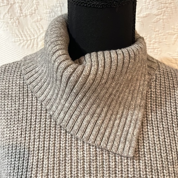 Anthropologie cowl neck vest, size extra small - Picture 4 of 15